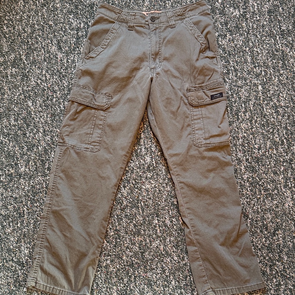 Men's Wrangler Cargo Pants in light army green